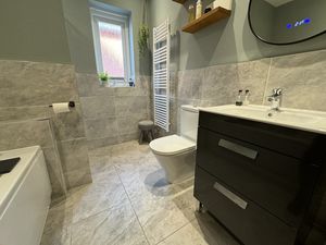Family Bathroom- click for photo gallery
